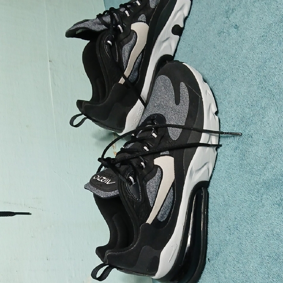Nike Kids Black and Gray Sneakers - Picture 1 of 10